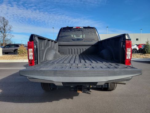 Used 2022 Ford F350 Lariat image 11