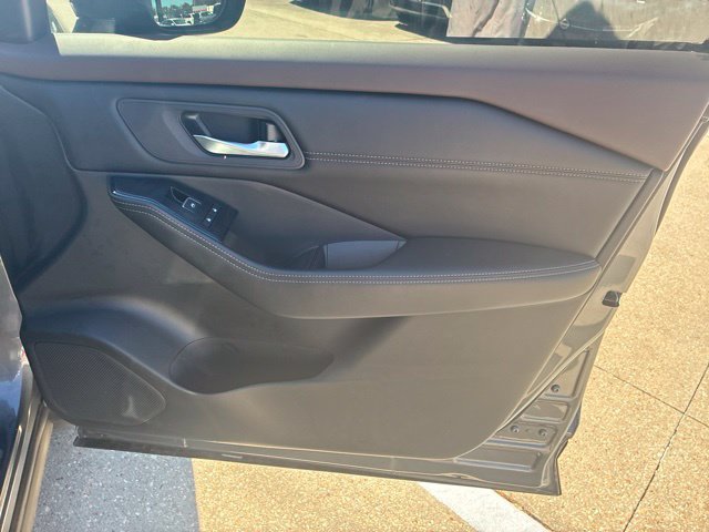 Used 2023 Nissan Rogue SL w/ SL Premium Package FWD image 13