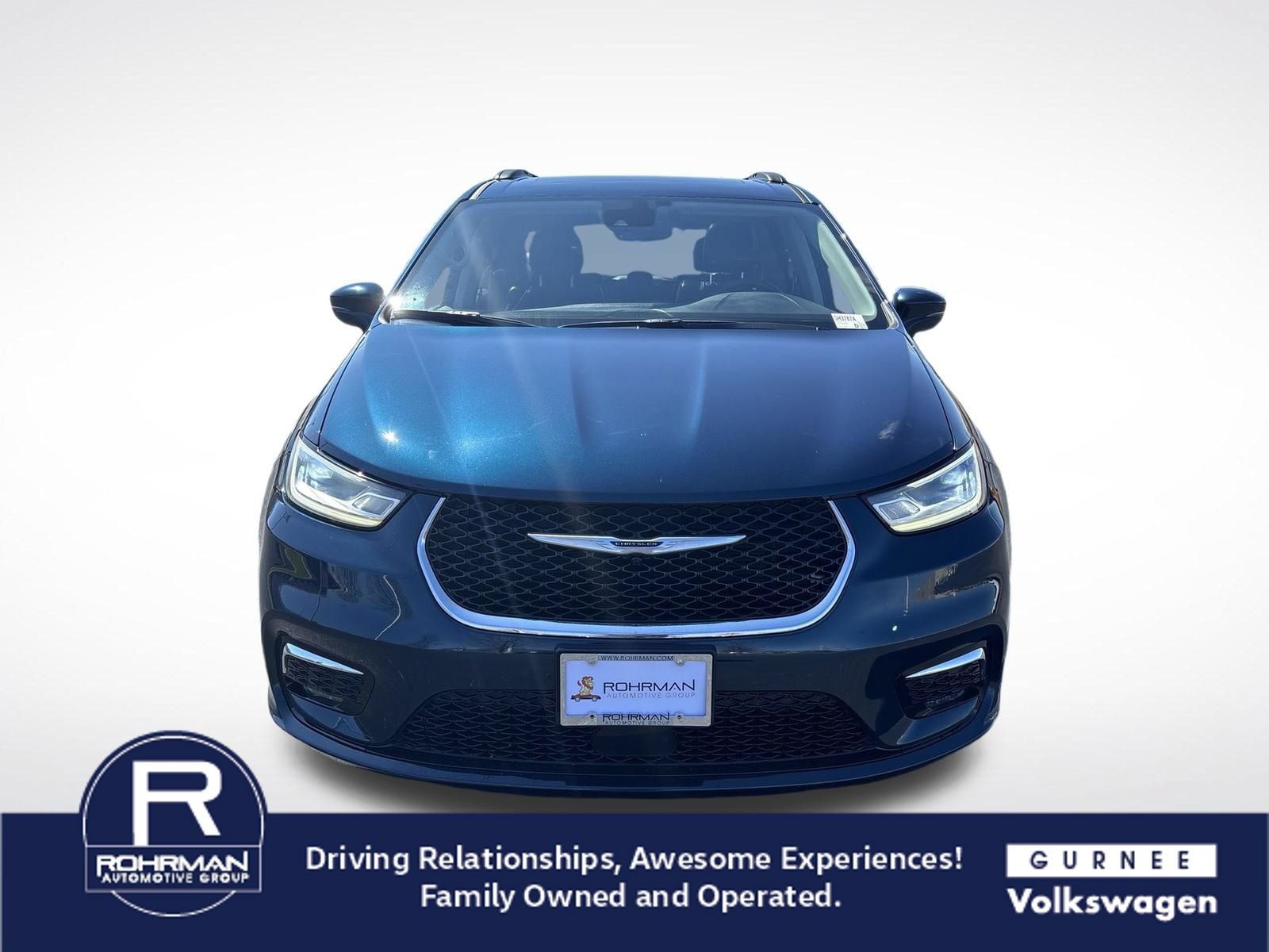 Used 2022 Chrysler Pacifica Touring-L AWD/4WD image 3