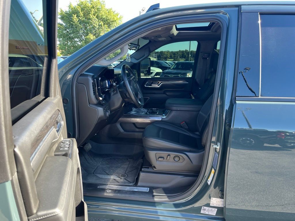 Used 2025 Chevrolet Silverado 3500 LTZ w/ Trail Boss Package AWD/4WD image 6