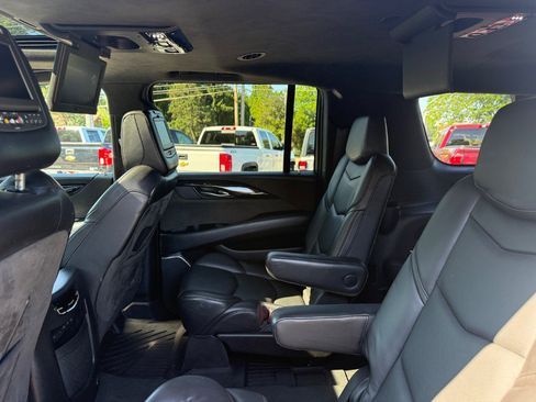 Used 2018 Cadillac Escalade ESV Platinum AWD/4WD image 16