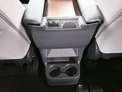 Used 2024 Toyota Sienna LE image 16