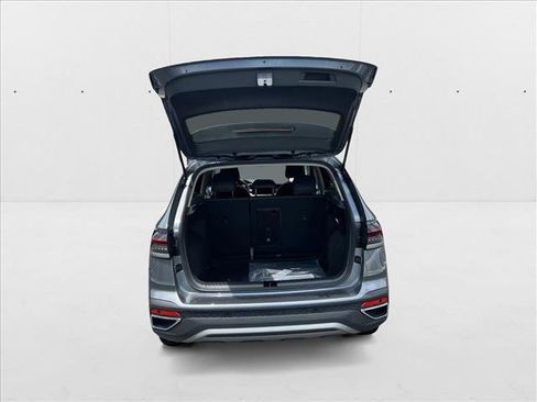 New 2025 Volkswagen Taos SE image 7