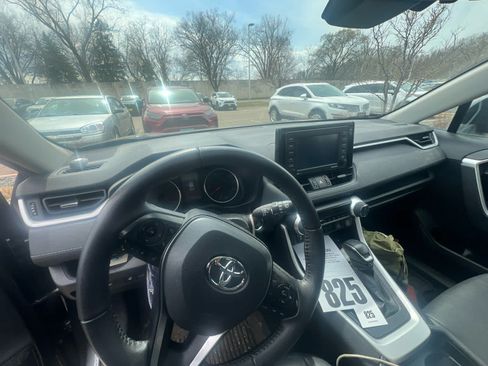 Used 2021 Toyota RAV4 XLE Premium AWD/4WD image 8