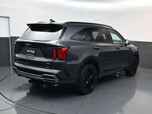 Used 2023 Kia Sorento SX AWD/4WD image 3