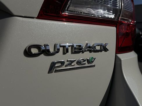Used 2017 Subaru Outback 2.5i Limited AWD/4WD image 21