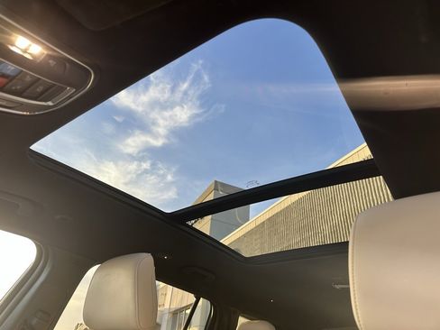 Used 2024 Jeep Grand Cherokee L Limited w/ Luxury Tech Group II image 23