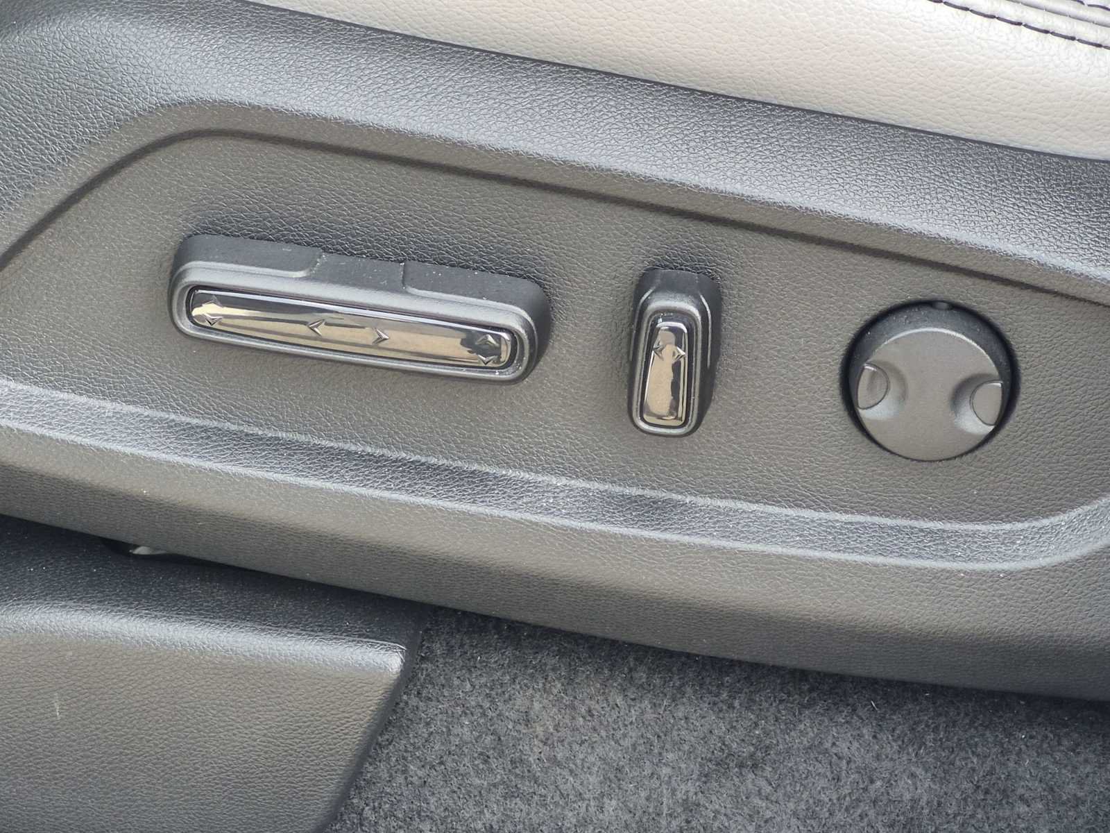 Certified 2025 Honda Pilot Touring image 16