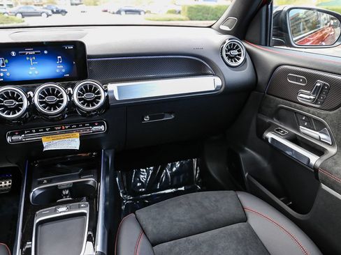 Used 2025 Mercedes-Benz GLB 35 AMG 4MATIC image 18