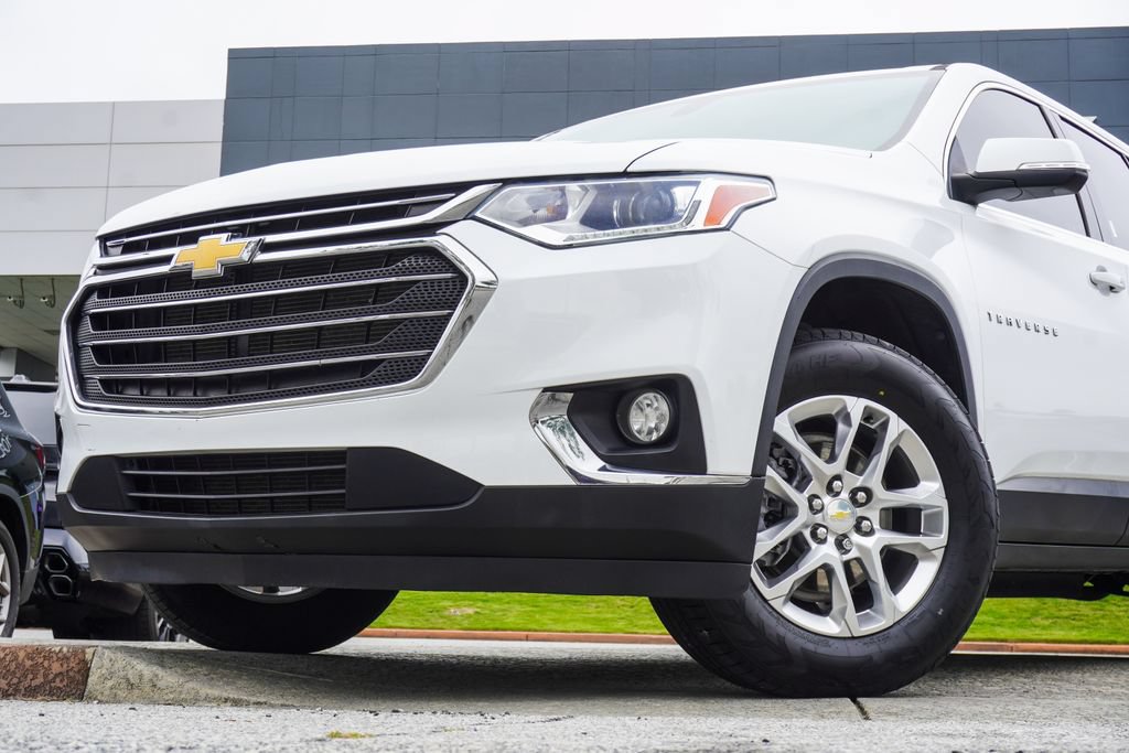 Used 2021 Chevrolet Traverse LT FWD image 2