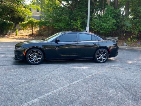 Used 2015 Dodge Charger R/T w/ Plus Group RWD image 8