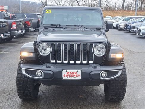 Used 2023 Jeep Gladiator Overland image 2