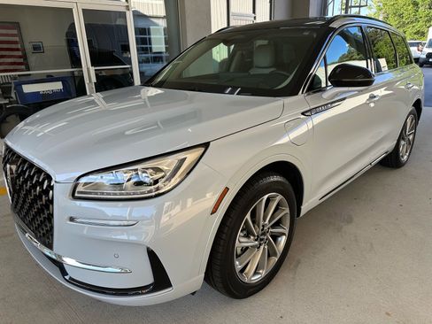 Used 2025 Lincoln Corsair Grand Touring w/ Equipment Group 302A AWD/4WD image 3