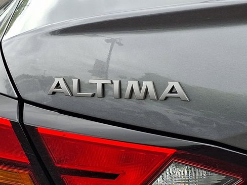 Used 2025 Nissan Altima 2.5 SV FWD image 16