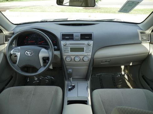 Used 2010 Toyota Camry LE FWD image 32