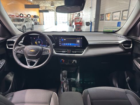 Used 2024 Chevrolet TrailBlazer LT w/ LT Cold Weather Package image 12