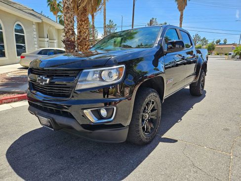 Used 2019 Chevrolet Colorado Z71 w/ Z71 Midnight Edition AWD/4WD image 3