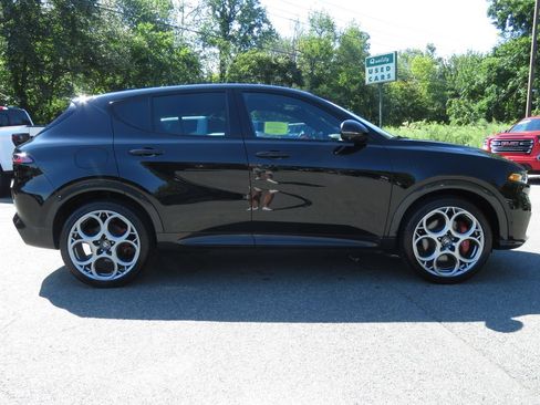 Used 2024 Alfa Romeo Tonale Veloce w/ Active Assist Package AWD/4WD image 4
