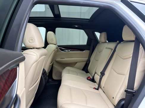 Used 2017 Cadillac XT5 Premium Luxury FWD image 14