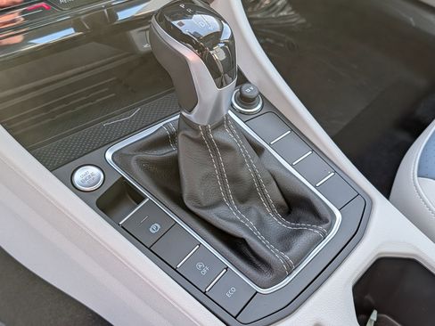 New 2026 Volkswagen Jetta SE FWD image 10