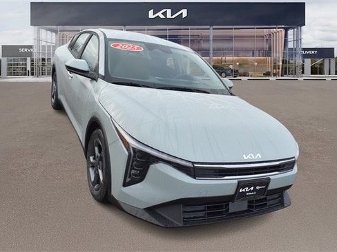 New 2025 Kia K4 LXS image 9