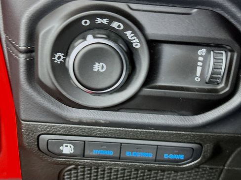 Used 2025 Jeep Wrangler Sahara w/ Safety Group image 17