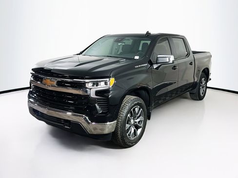 Used 2024 Chevrolet Silverado 1500 LT image 3