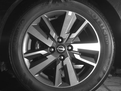 Used 2025 Nissan Versa SV FWD image 12