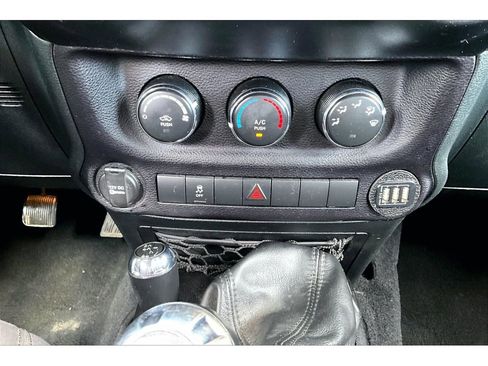 Used 2015 Jeep Wrangler Unlimited Sport w/ Max Tow Package AWD/4WD image 28