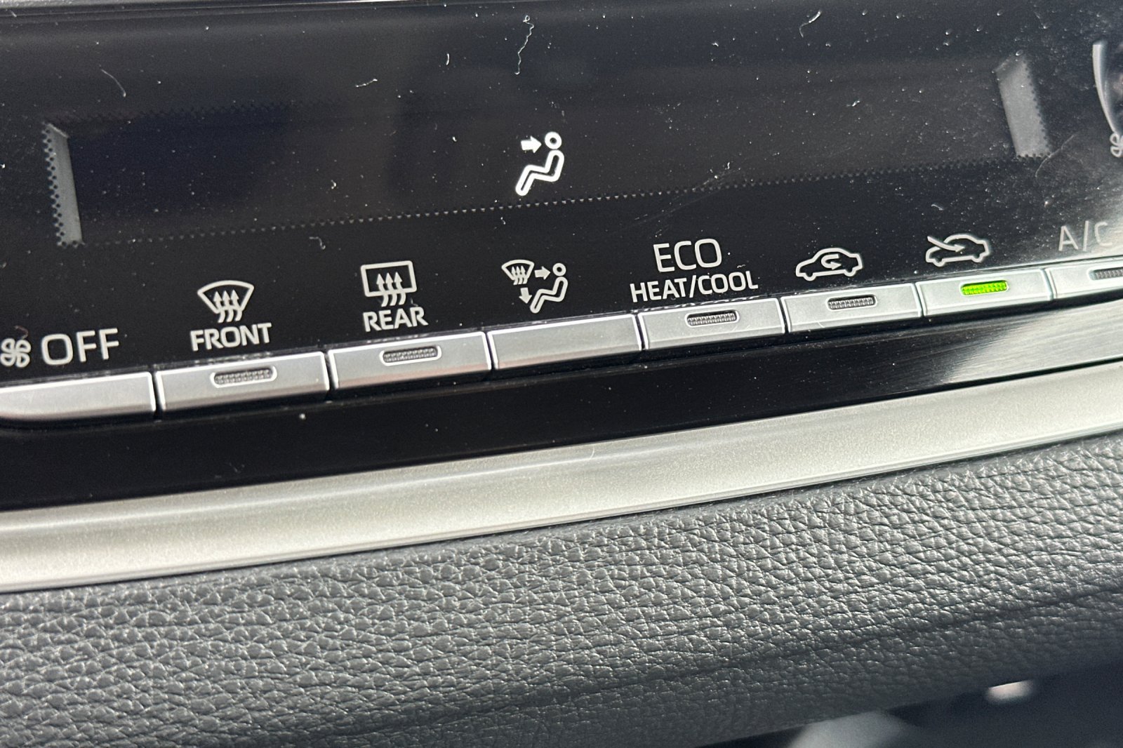 Used 2025 Toyota Corolla LE FWD image 31