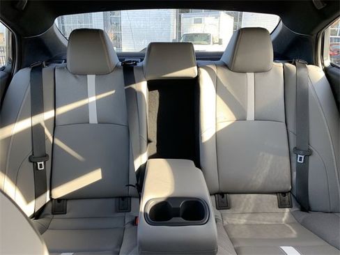 Used 2025 Toyota Camry SE image 31