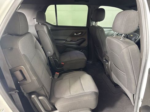Used 2023 Chevrolet Traverse LT FWD image 25