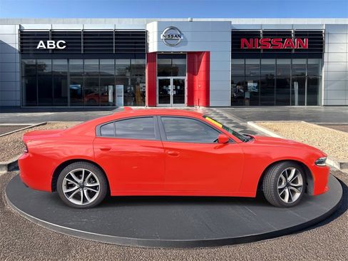 Used 2016 Dodge Charger SXT w/ Premium Group image 4