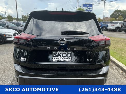Used 2024 Nissan Rogue SV FWD image 4