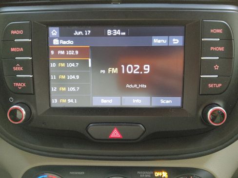 Used 2020 Kia Soul LX FWD image 25