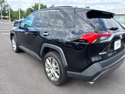 Used 2021 Toyota RAV4 Limited FWD image 3