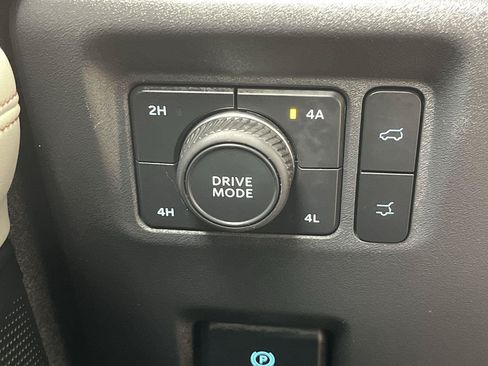 Used 2025 Ford Expedition Active AWD/4WD image 20