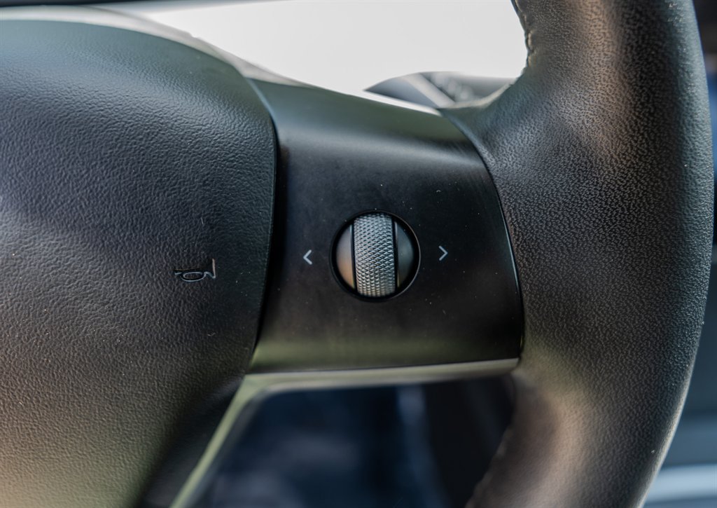 Used 2022 Tesla Model 3 Standard Range RWD image 17
