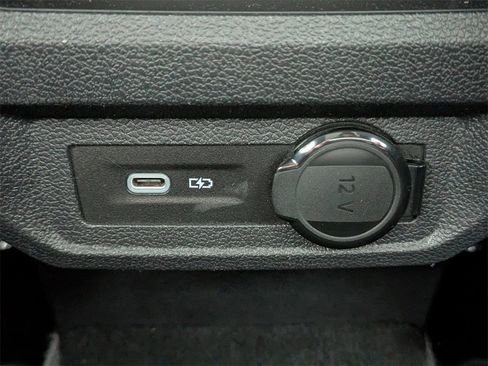 Used 2023 Volkswagen Tiguan SE R-Line image 18