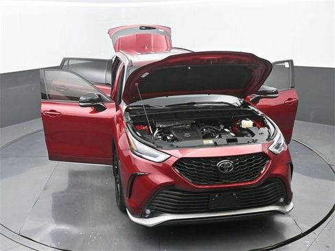 Used 2024 Toyota Highlander XSE image 34