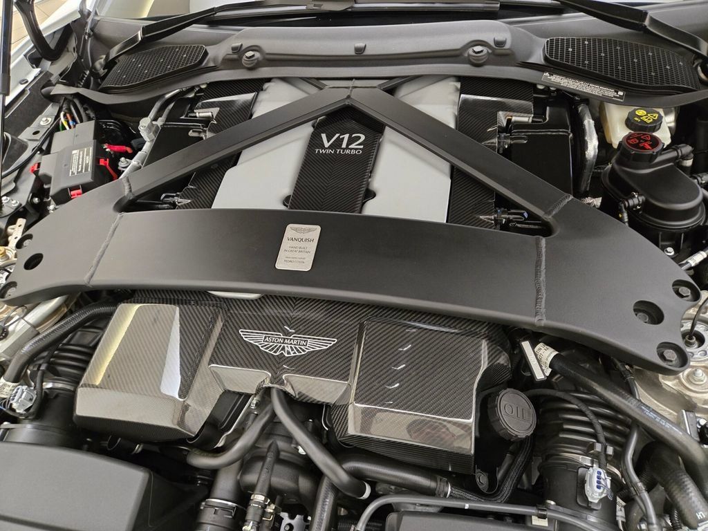 Used 2025 Aston Martin Vanquish RWD image 26