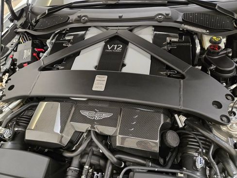 Used 2025 Aston Martin Vanquish RWD image 26