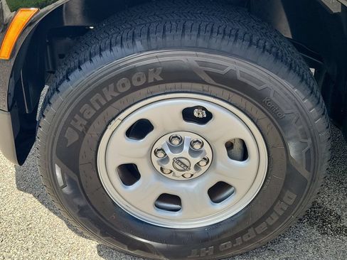 Used 2025 Nissan Frontier S w/ S Utility Package RWD image 7