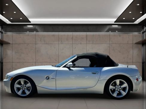 Used 2006 BMW Z4 3.0i image 2