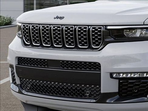 New 2025 Jeep Grand Cherokee L Summit AWD/4WD image 11