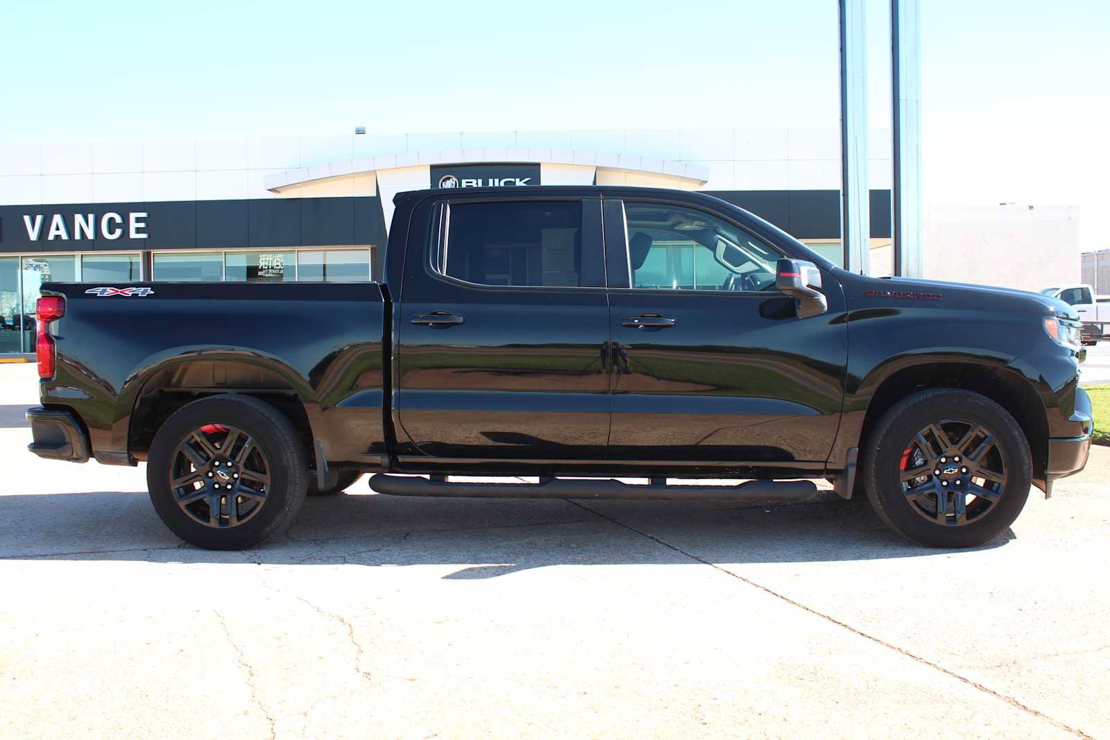 Used 2022 Chevrolet Silverado 1500 RST w/ Redline Edition AWD/4WD image 17