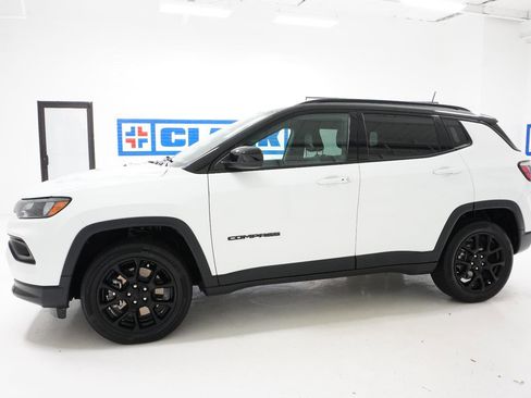 Used 2024 Jeep Compass Latitude w/ Altitude Special Edition image 10