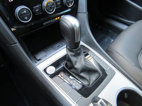 Used 2022 Volkswagen Passat 2.0T SE image 48