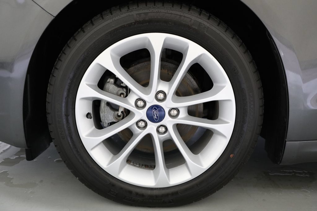 Used 2019 Ford Fusion SE FWD image 11