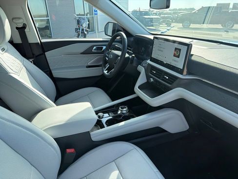 New 2026 Ford Explorer Platinum w/ LUX Leather Package AWD/4WD image 27